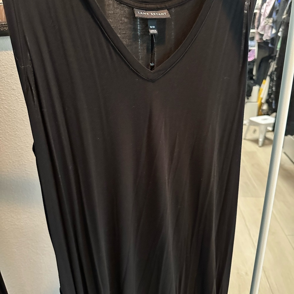 Black V-Neck Sleeveless Dress
